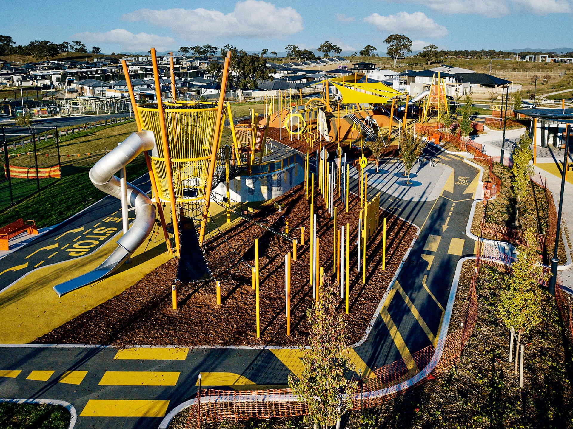 Aire de jeux en corde orange au parc de loisirs Moncrieff