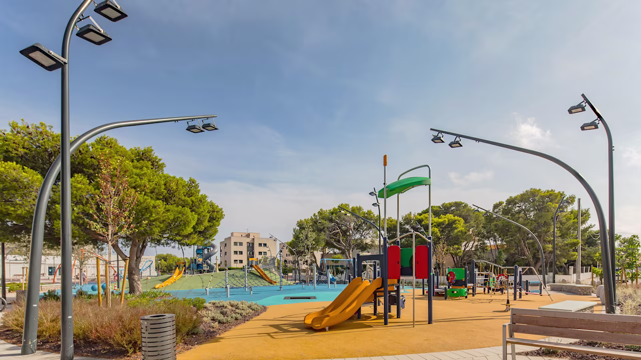 KOMPAN-MONTROIG de329597 -entire-park
