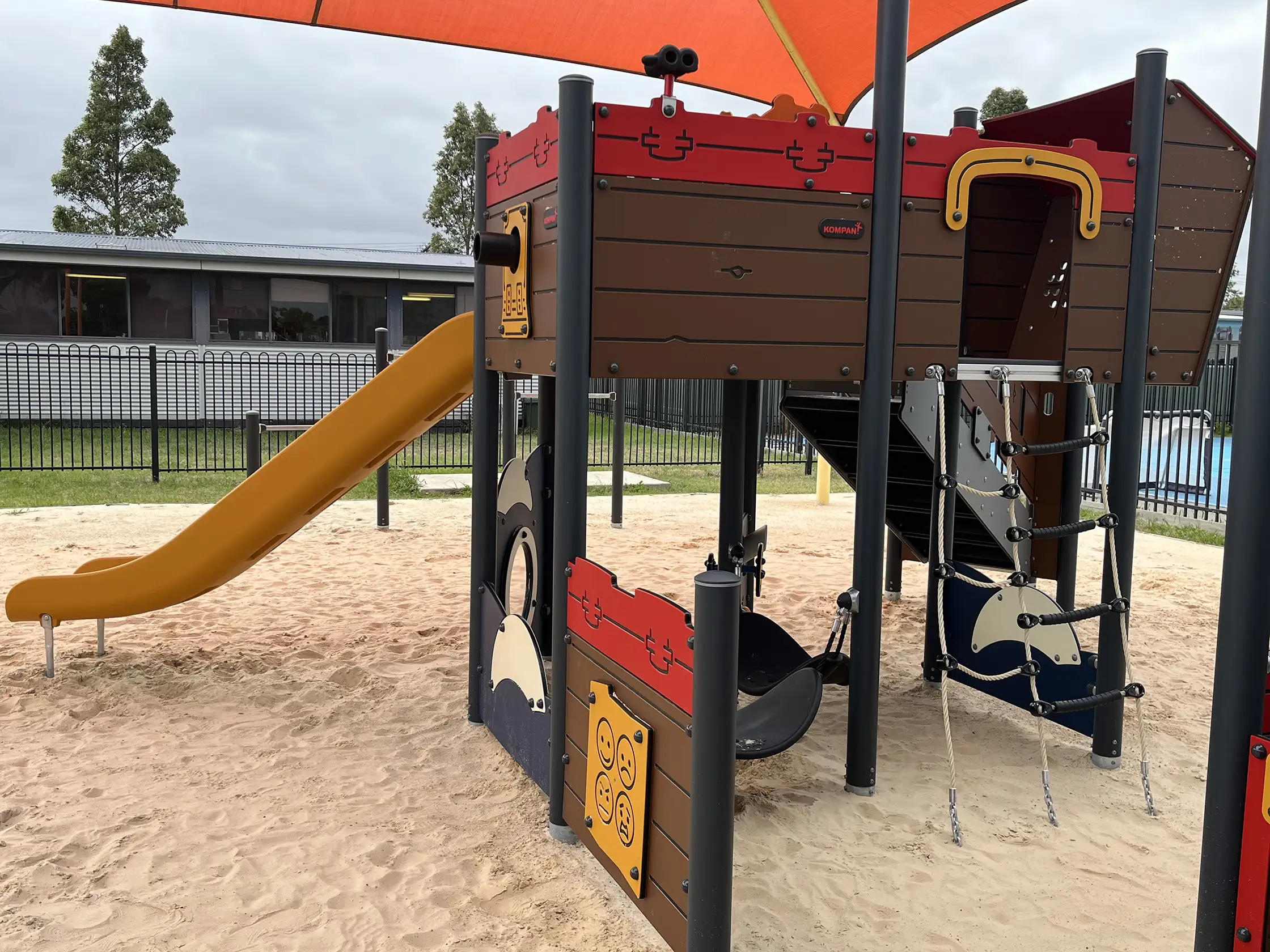 Dallas Brooks Community Primary School  - Picture gallery 