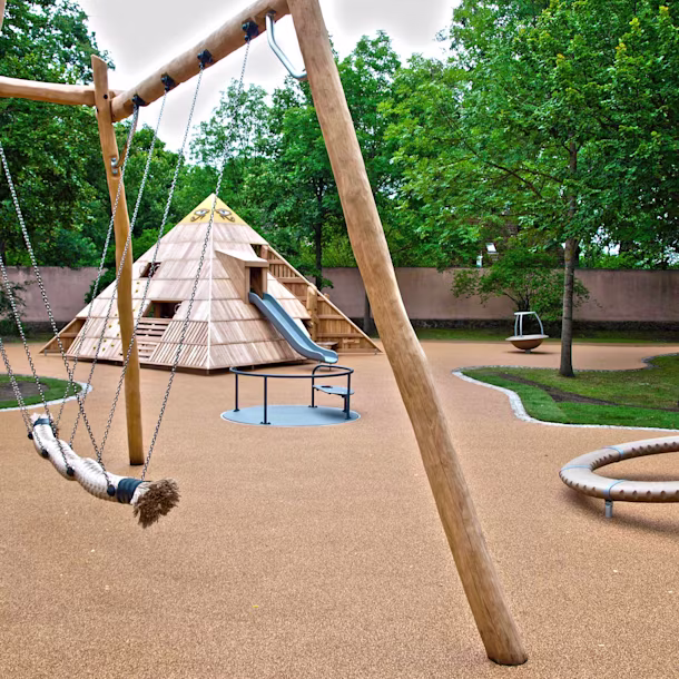Inklusionsspielplatz mit Pyramide Branitz, Cottbus