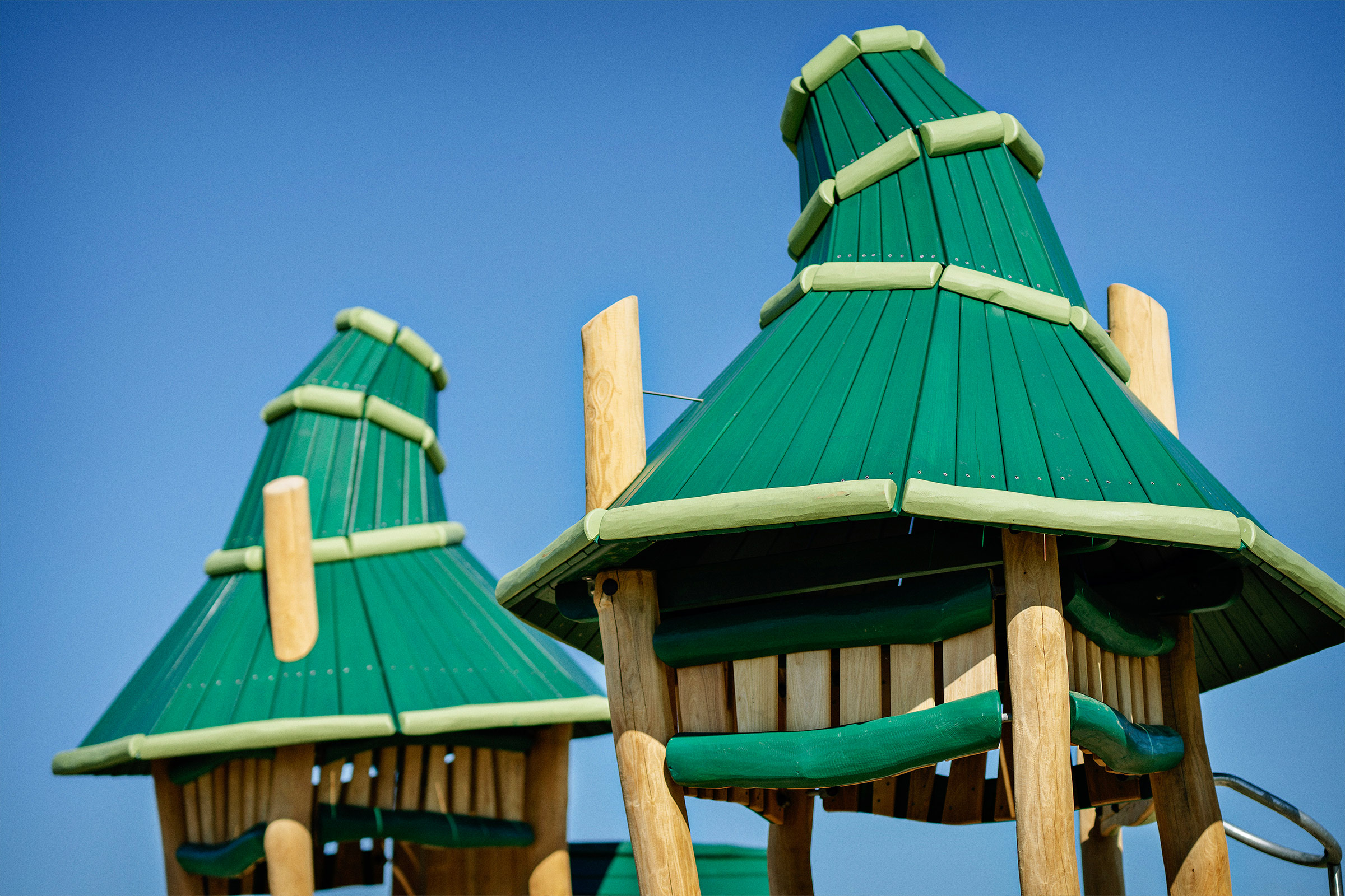 Signature posts and roofs 
