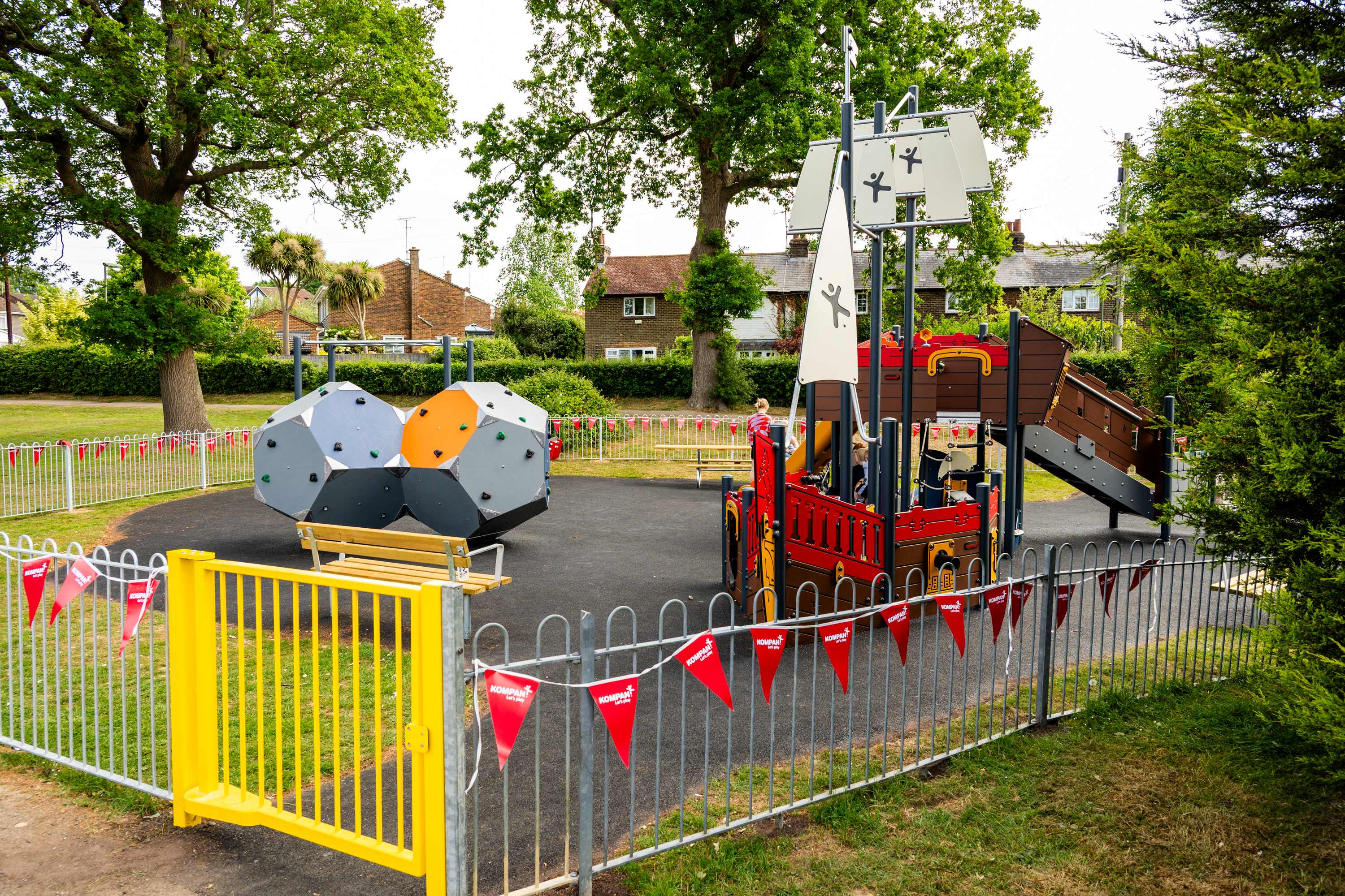 Holland Park, Mill Lane Playground, Tandridge District Council_UK_2