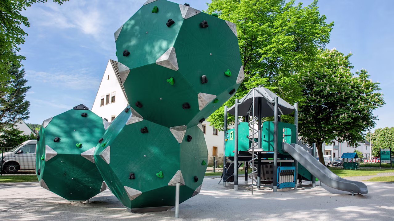 Blocs d'escalade fabriqués à partir de déchets de post-consommation à Bad Neuenahr-Ahrweiler