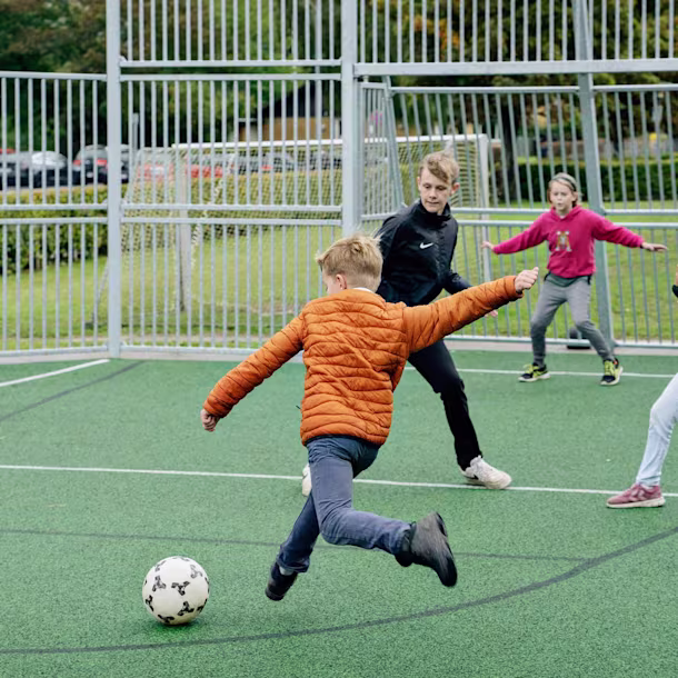 FRE600101 Muga Ebberup-school DK with.children 220929 ID-1514b2db ID-2ab7bdac 2939 (1)