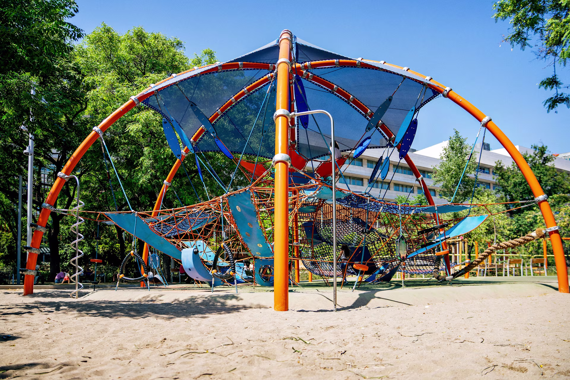 Kinder auf einer Giant-Arena