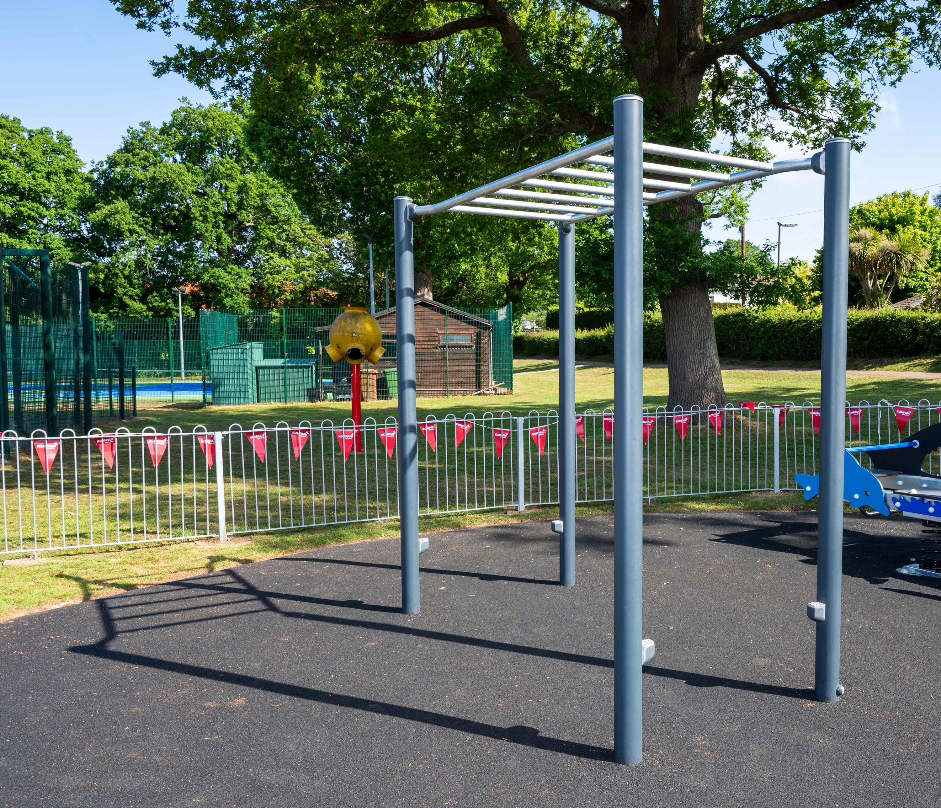 Holland Park, Mill Lane Playground, Tandridge District Council_UK_FPW205