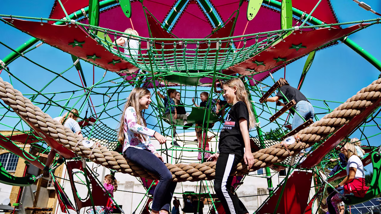 contact KOMPAN around the world