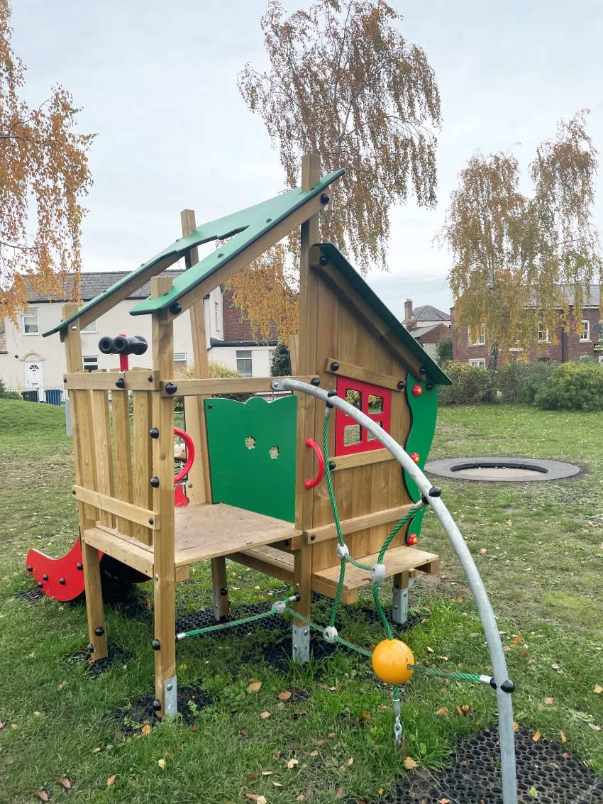 Timber Play Hut Equipment 