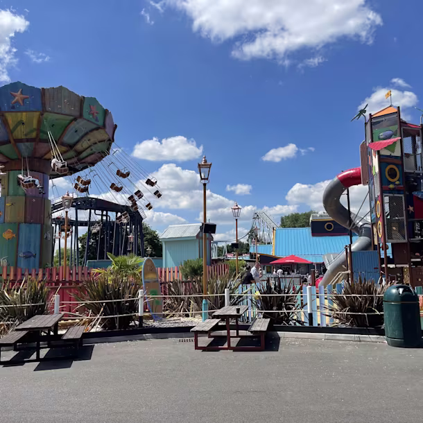 Theme park leisure pic - UK localised
