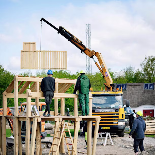 Installation Robinia Barn Roof