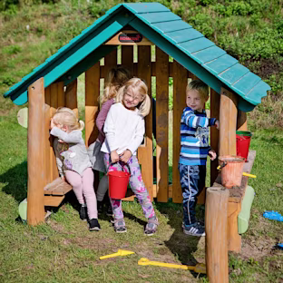 Robinia-playhuts-and-playhouses reference