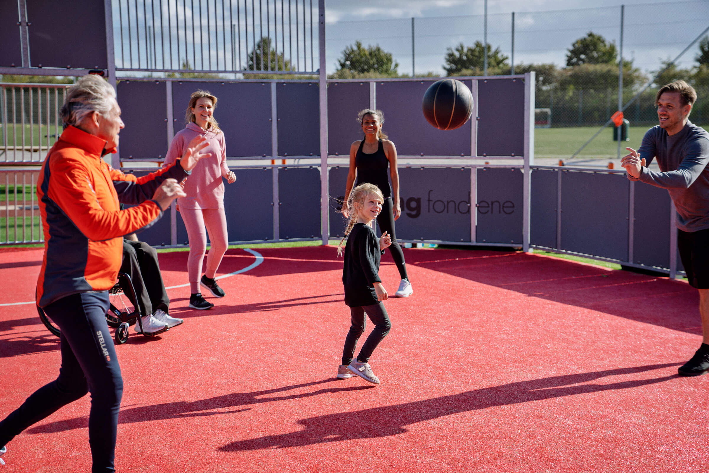 Hvordan bygge en ballbinge for offentlig bruk - KOMPAN, image size:2400x1600