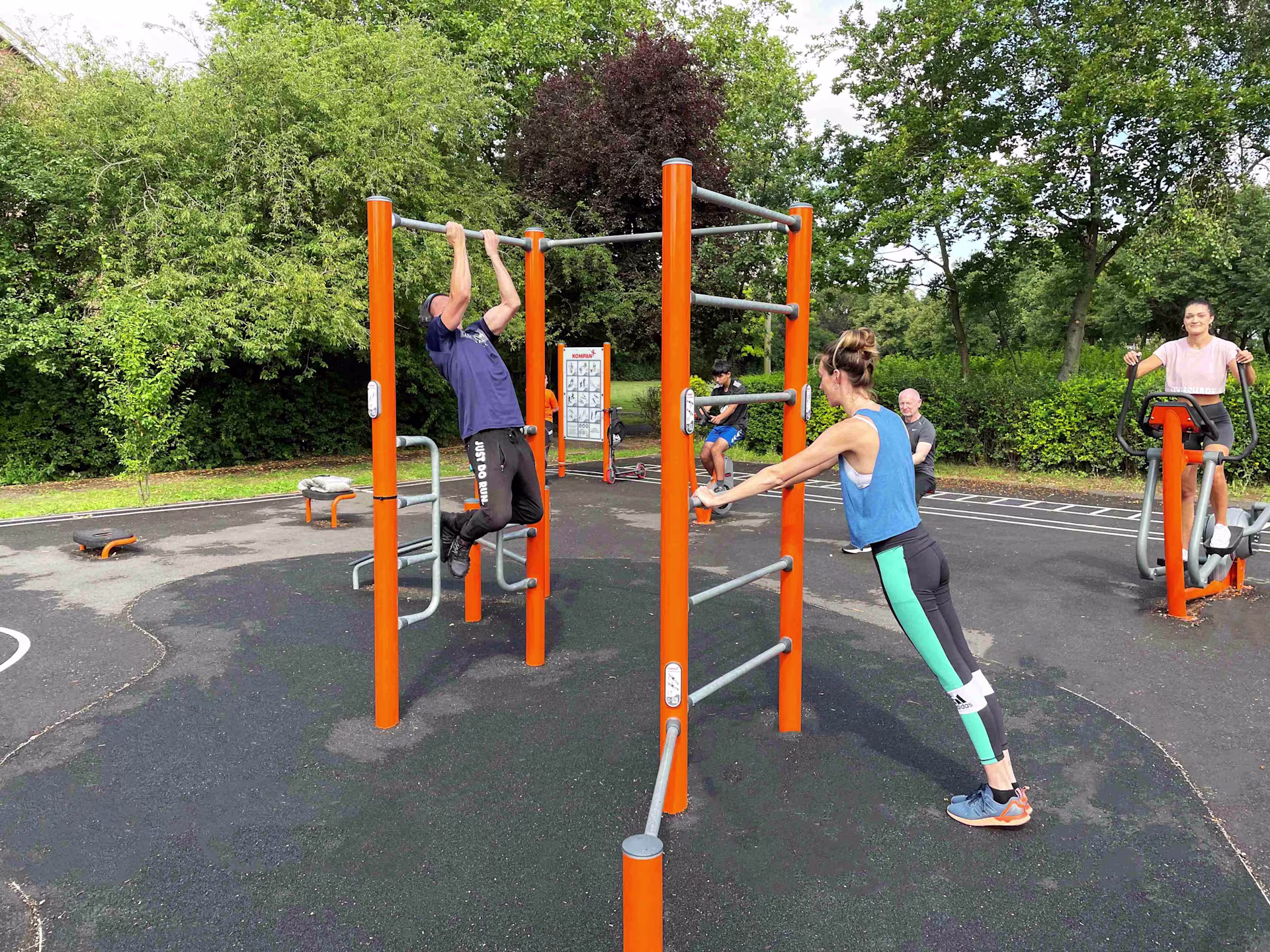 Memorial park outdoor gym - image 6