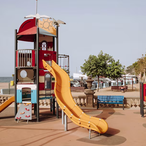 playground-equipment image ES ID 6551b0b6 play-structure