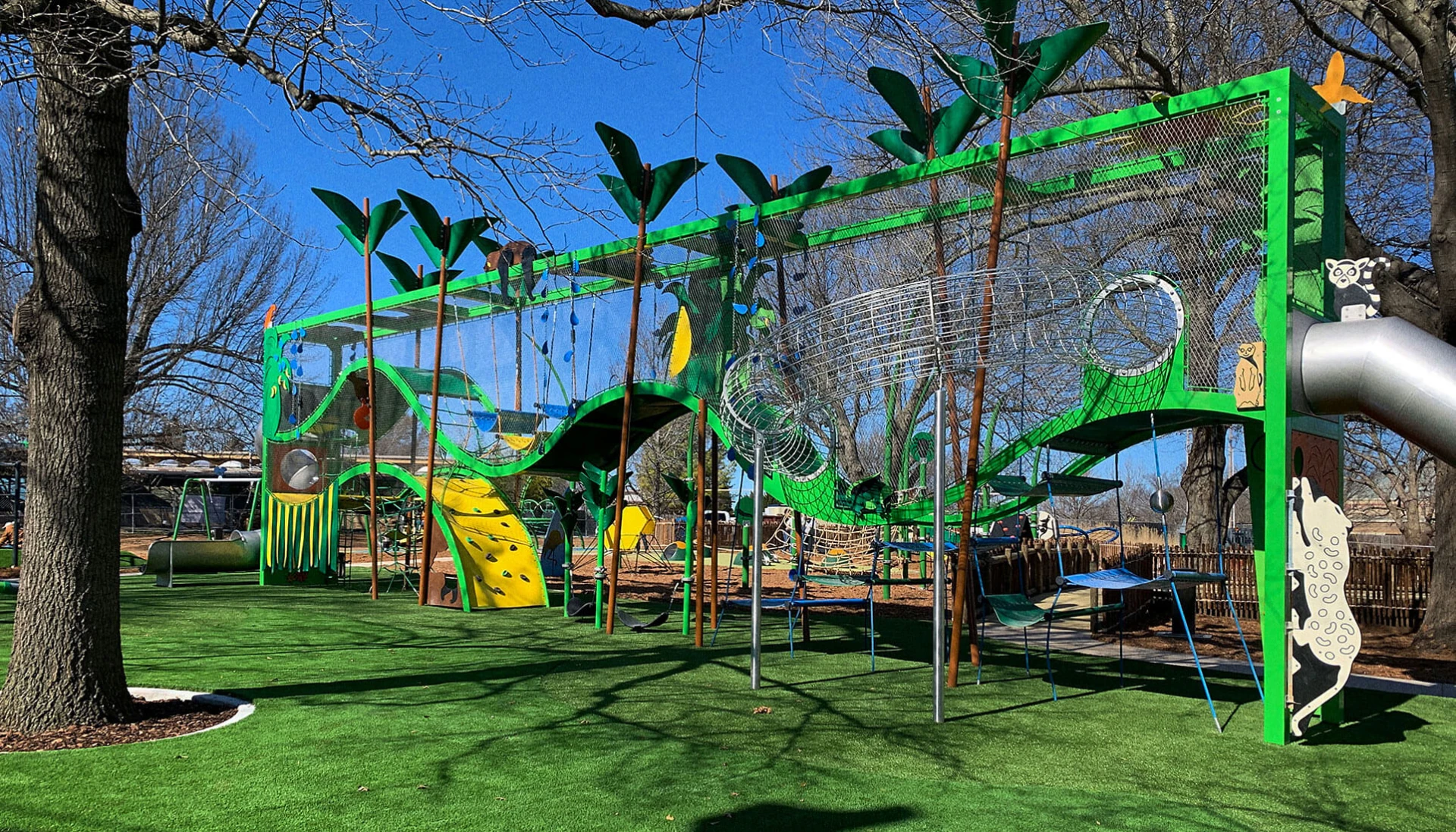 Conception d'une aire de jeux pour grimper à la corde dans le zoo de Tulsa sur le thème des animaux