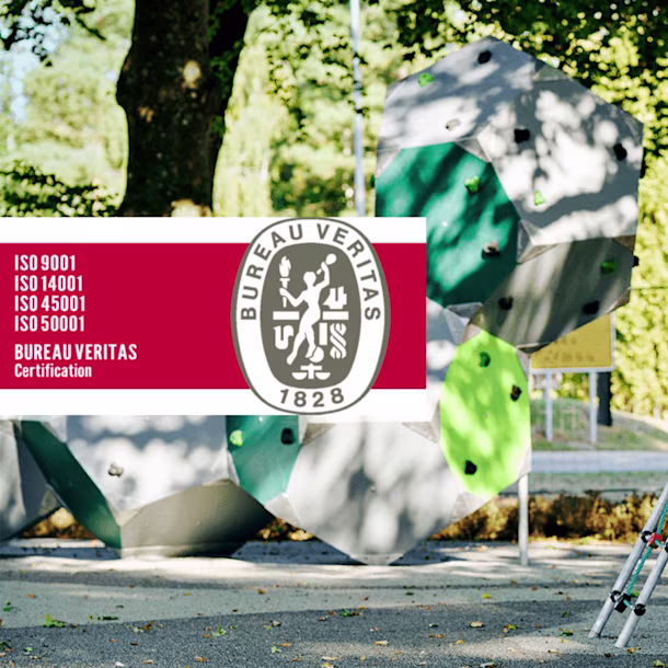grönt lekplatstorn med Bureau Veritas logotyp