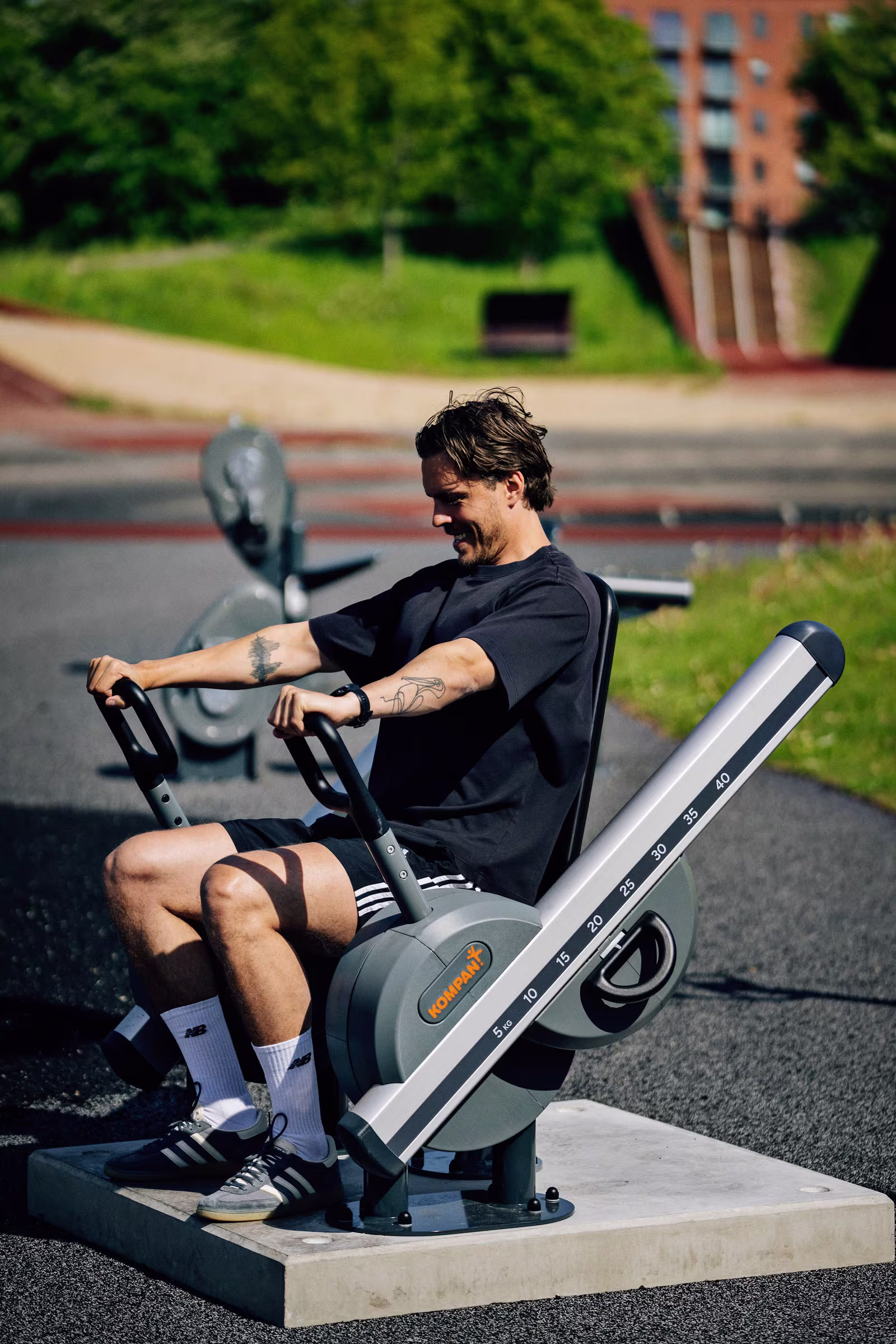 chest-press essential-strength