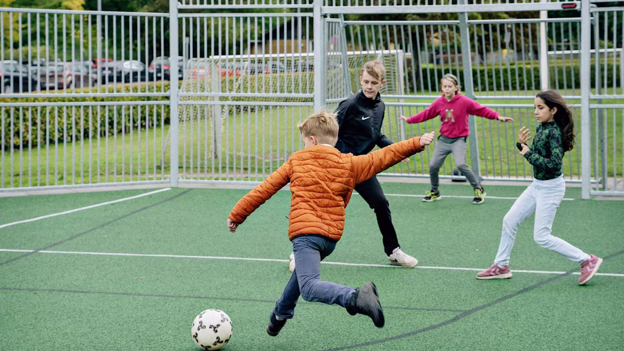 FRE600101 Muga Ebberup-school DK with.children 220929 ID-1514b2db ID-2ab7bdac 2939
