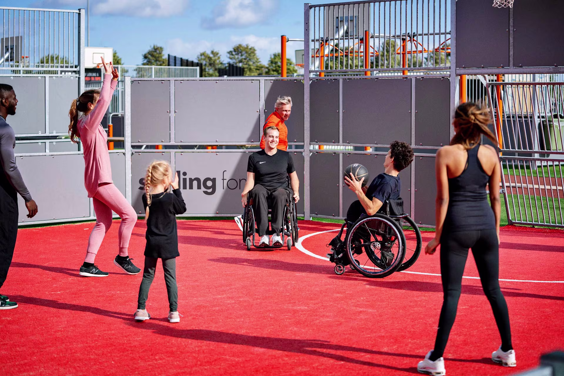 FRE601001 DK Sydbyens-bevægelsespark-with-people community ID-809FA2F6 4948