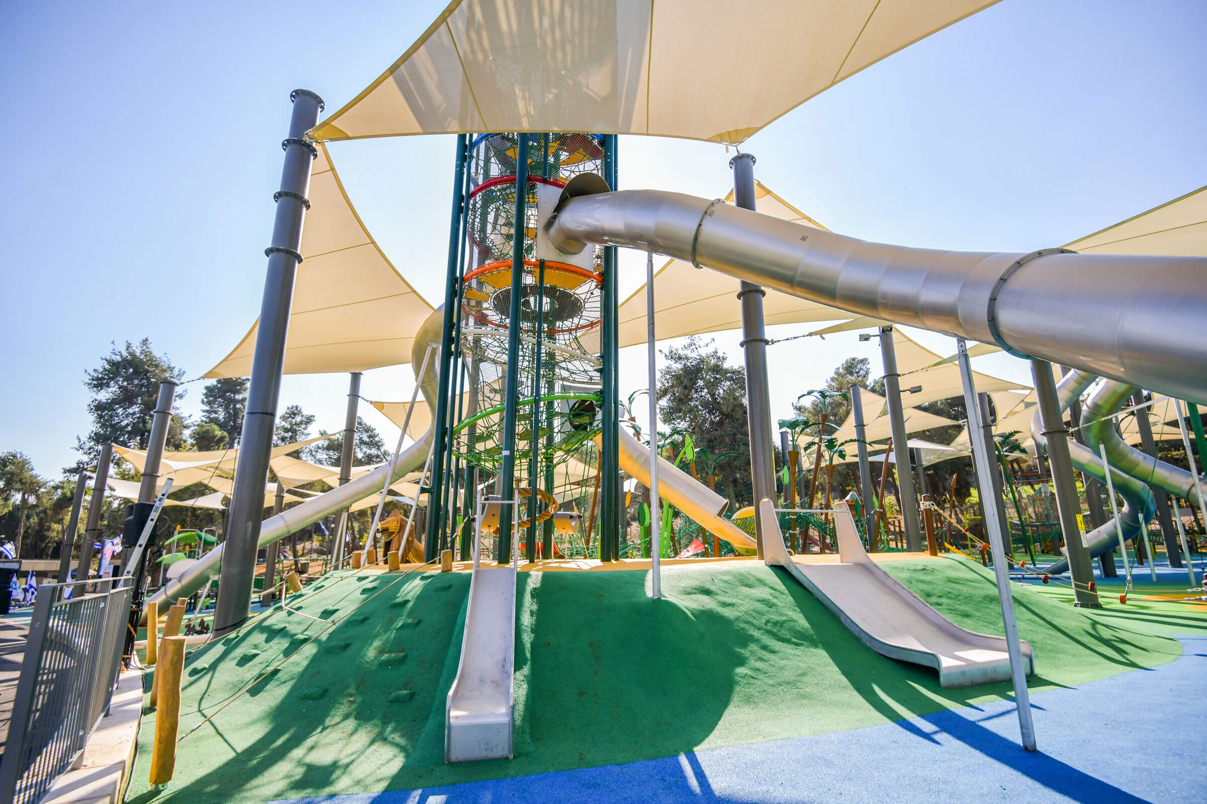 Most-Beautiful-and-Timeless-Play-and-Fitness-Designs jerusalem-giant