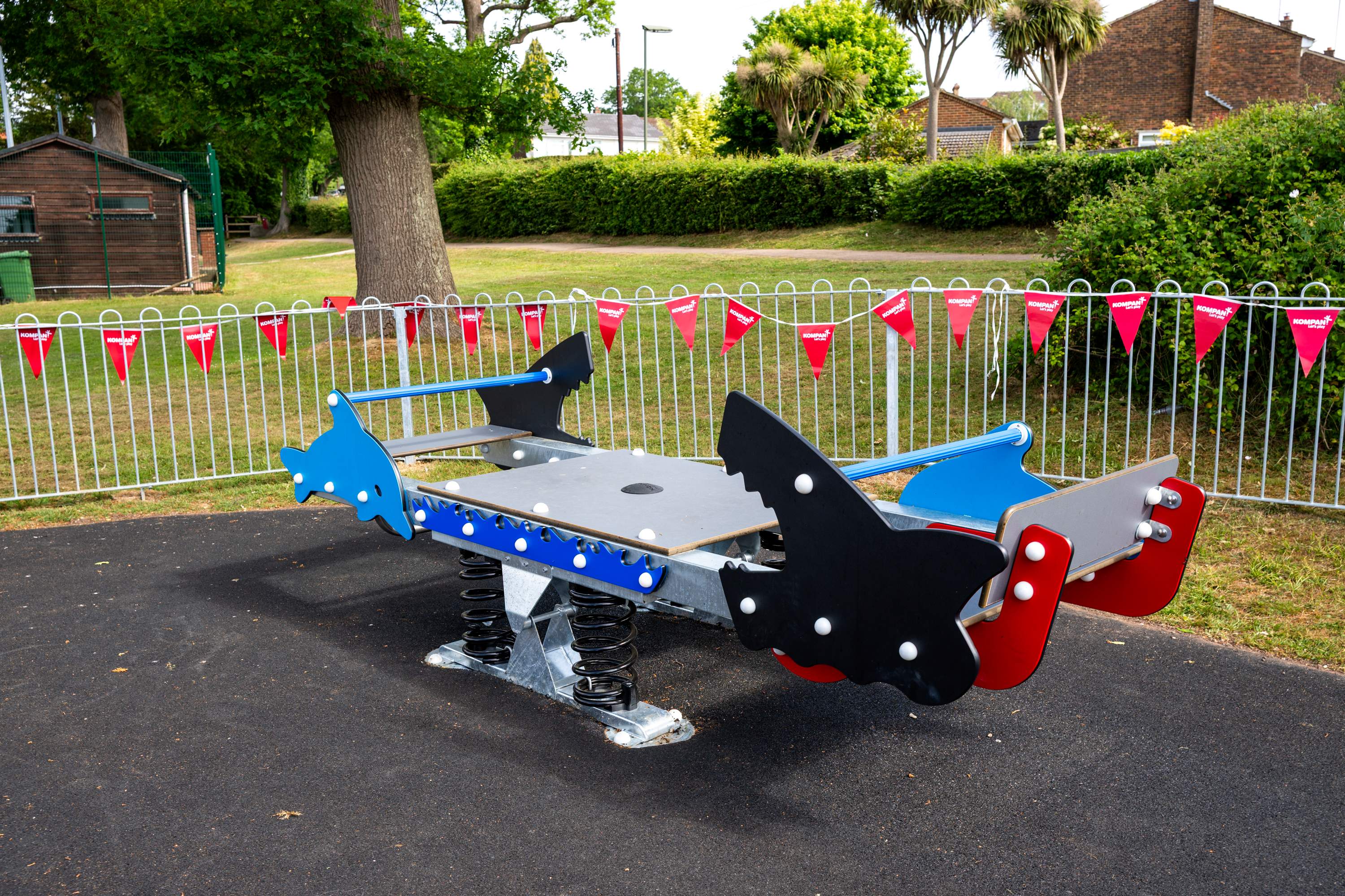 Holland Park, Mill Lane Playground, Tandridge District Council_UK_M187