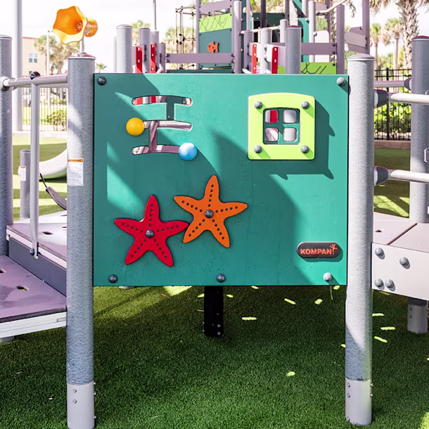 Close up shot of a piece of play equipment, showcasing KOMPAN's durable Coastal Hardy product upgrades for harsh environments, including those within Florida