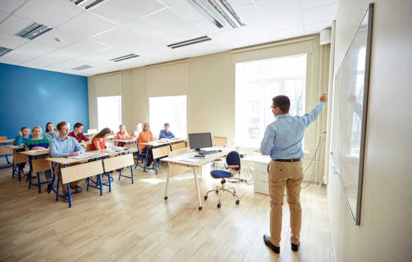 clasroom-desks-board