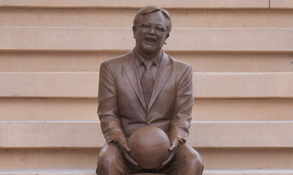 Warriors, Chase Center Unveil San Francisco Mayor Ed Lee Statue In Thrive  City | Chase Center