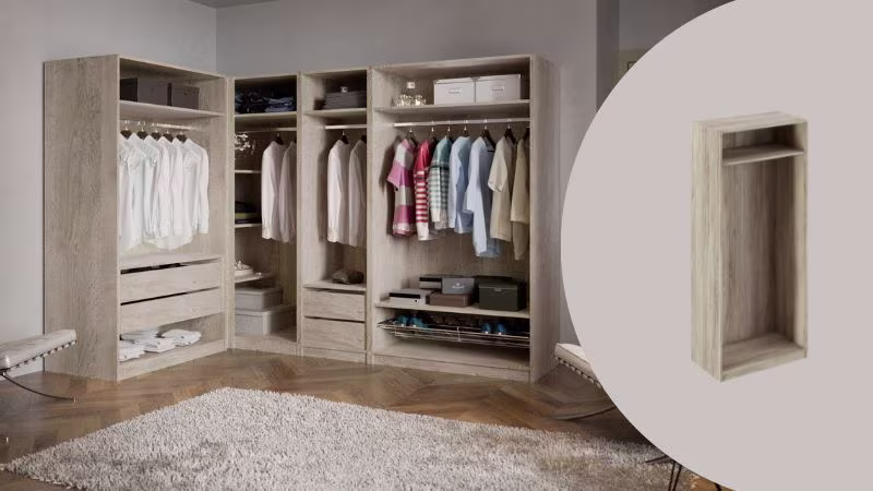 Een slaapkamer met een kast en een stoel | Une chambre avec un placard et une chaise