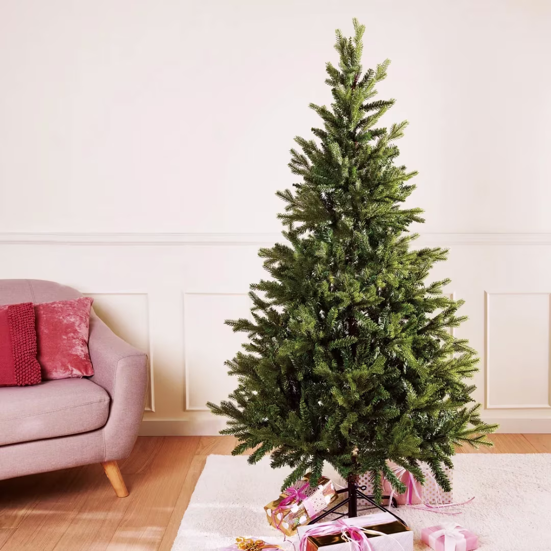 Klassieke groene kunstkerstboom