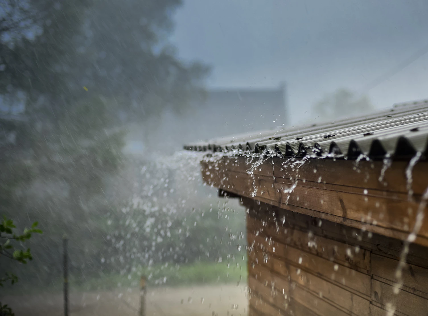 Storm op komst? Zo voorkom je schade aan je huis en tuin