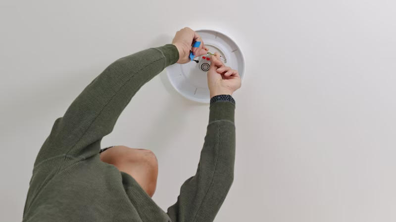 Suspendre et raccorder une lampe