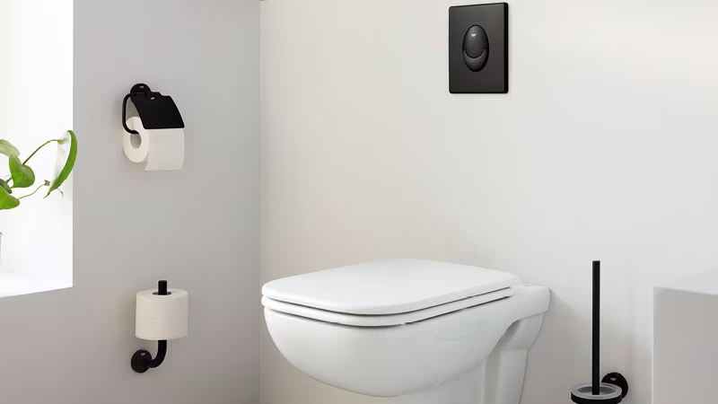 Toilettes suspendues minimalistes noir mat et blanc. | Minimalistisch hangtoilet mat zwart en wit.