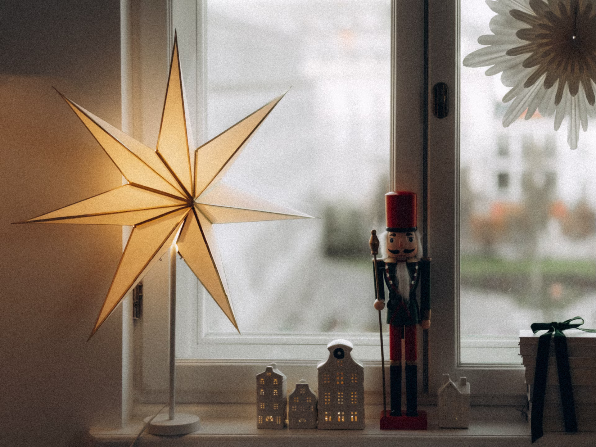 Tips voor sfeervolle raamdecoratie met kerst