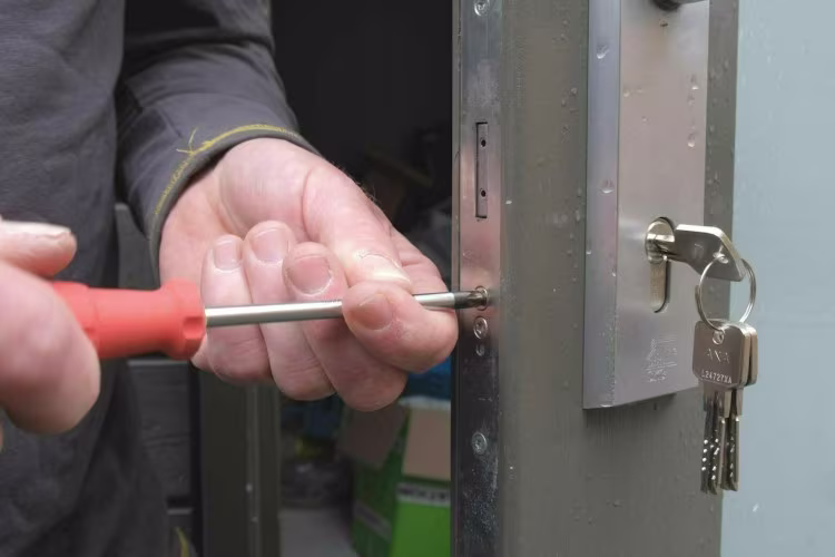 Hoe vervang ik een cilinderslot? Hoe vervang ik een cilinderslot?