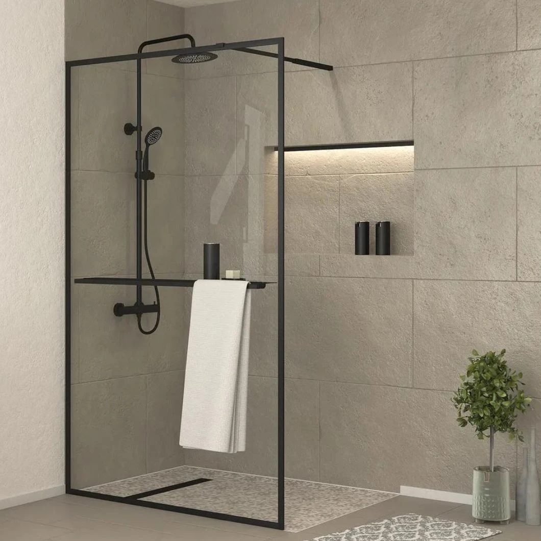 Drie moderne douches met glazen wanden en stijlvolle ontwerpen, perfect voor elke badkamerinrichting. | Trois douches modernes avec des parois en verre et des designs élégants, parfaites pour toute salle de bain.