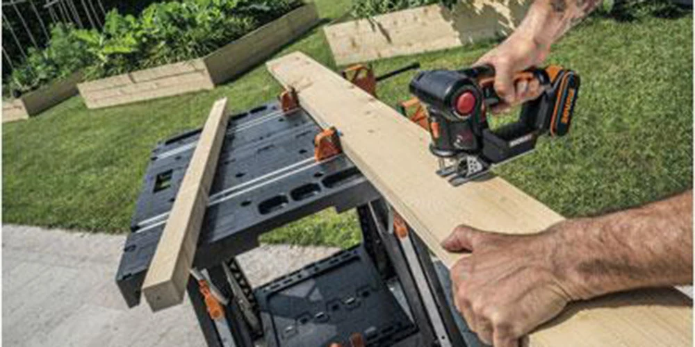 Houten zagen met zaagmachine | Sciage du bois avec une machine à scier