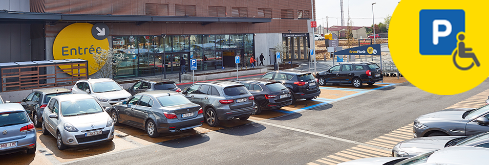 Geparkeerde auto's op een parkeerplaats | Voitures garées dans un parking 