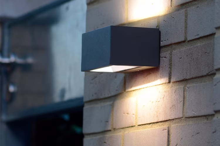 Buitenverlichting kiezen? Zo vind je de juiste lamp