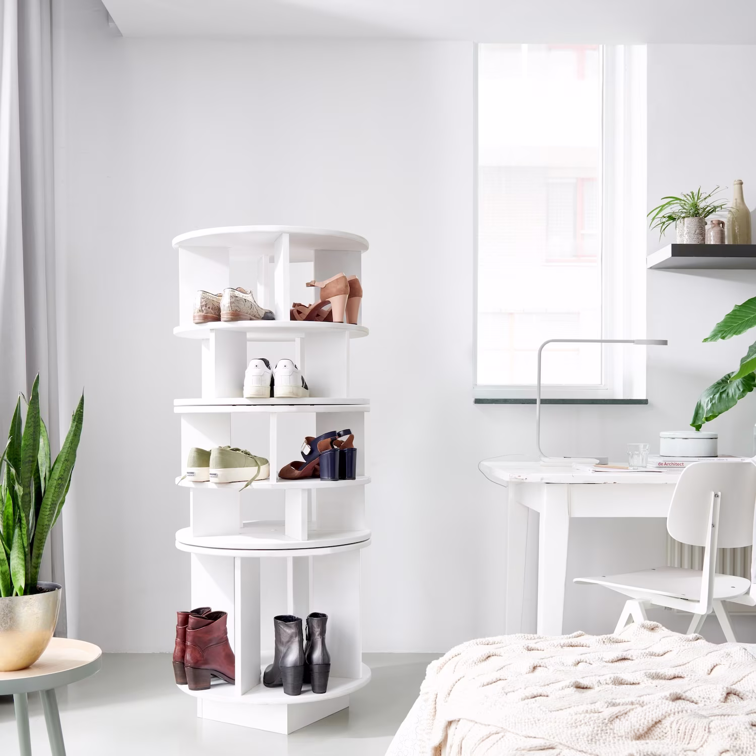 Roterende witte schoenenkast die je zelf kunt maken