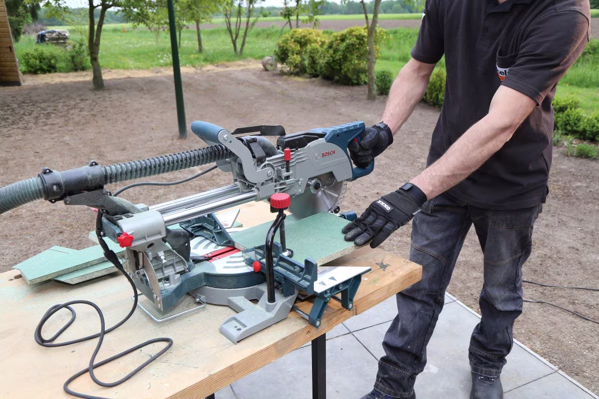 Afkortzaag huren bij Praxis