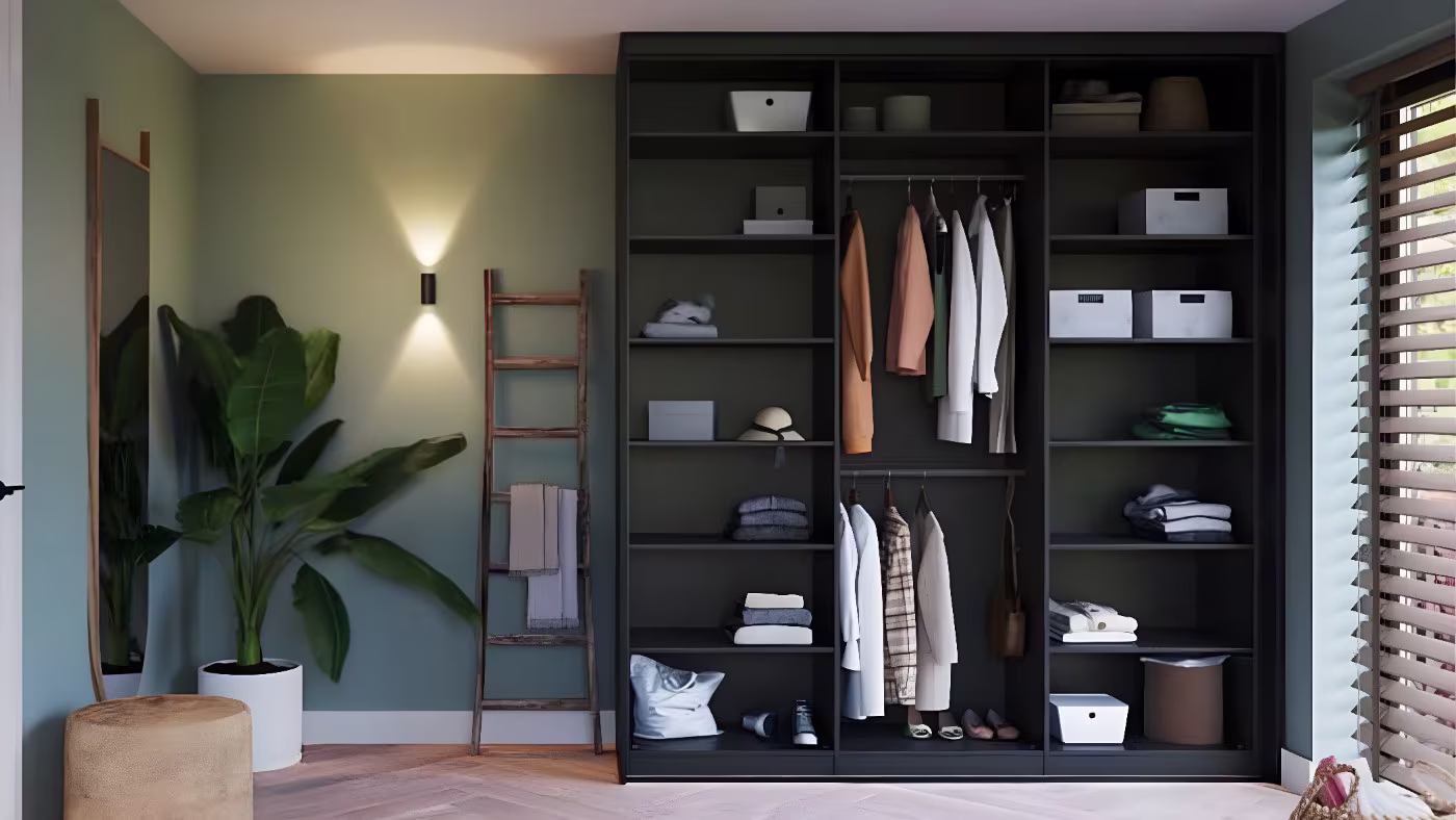 Een inloopdressing met planken en lades | Un dressing avec étagères et tiroirs