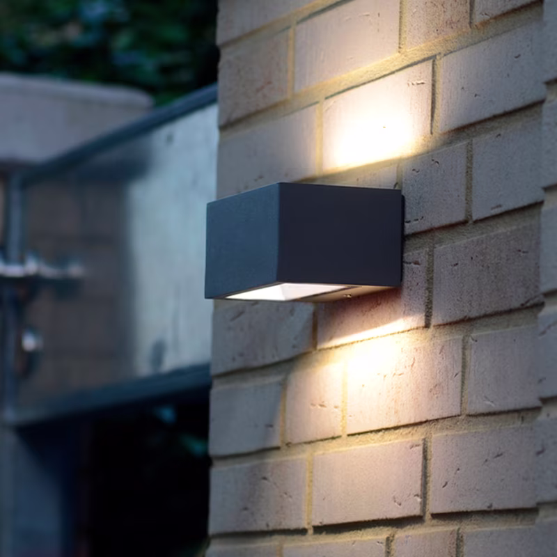 Buitenverlichting kiezen? Zo vind je de juiste lamp Buitenverlichting kiezen? Zo vind je de juiste lamp