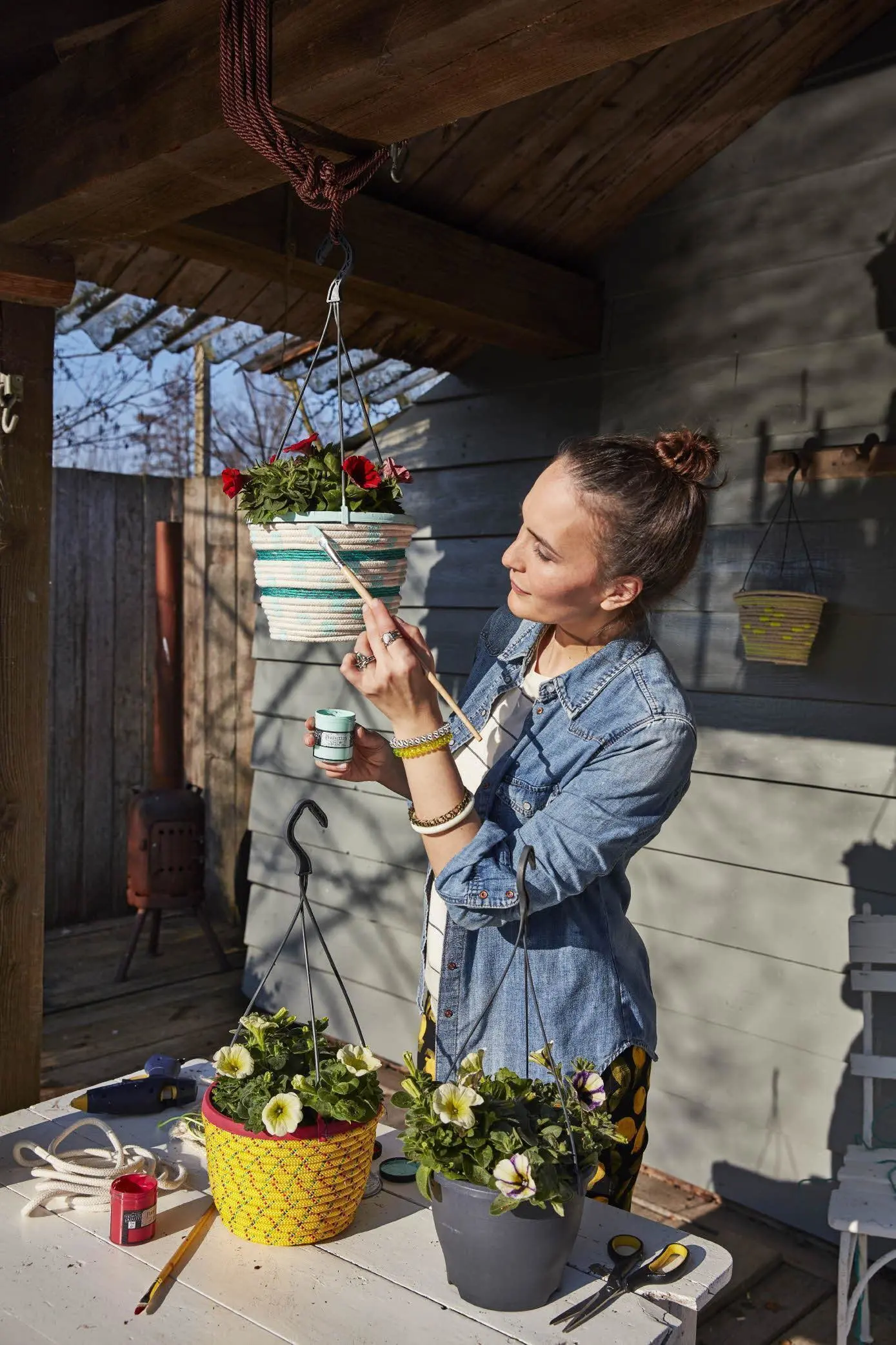 Réalisez vos pots de fleurs à suspendre