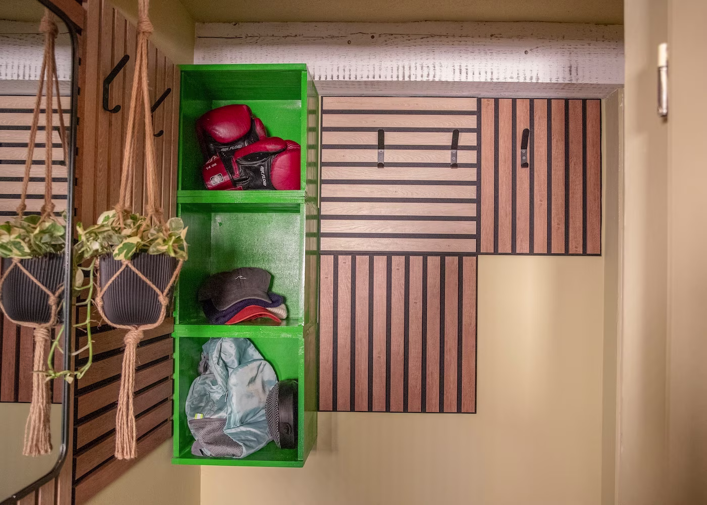 weekend make-over DIY tips wandpanelen, boormachine en kasten op maat
