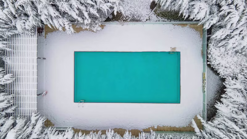 Je opzetzwembad leegmaken, opbergen of winterklaar maken 