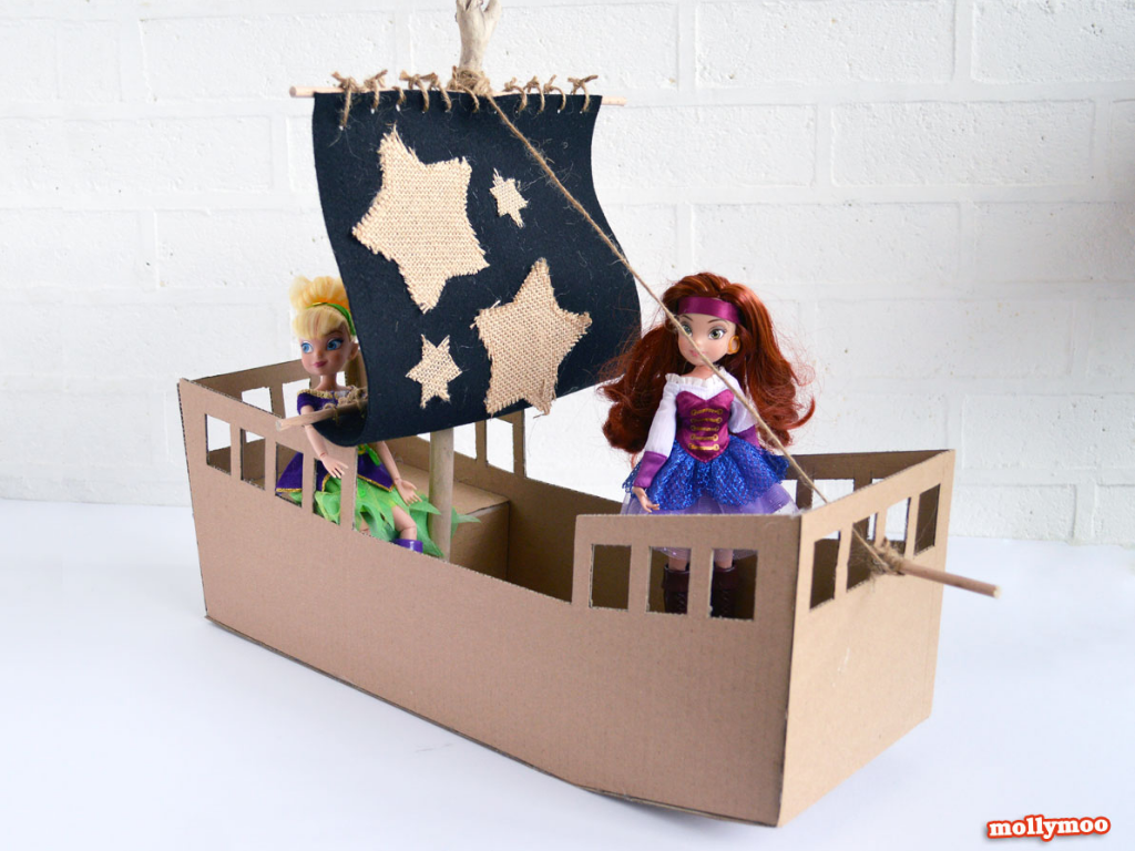 piratenboot van karton | bateau pirate en carton