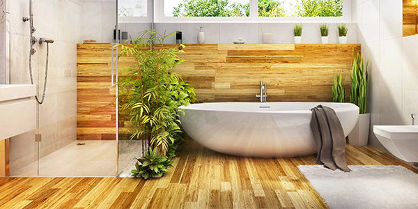 Een houten badkamer met douche en bad | Une salle de bain en bois avec douche et baignoire