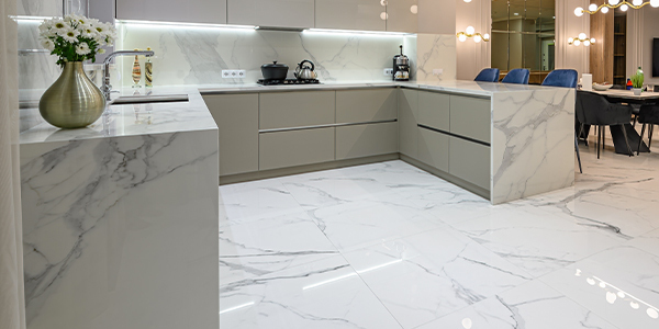 keuken met marmeren vloer | cuisine avec sol en marbre 