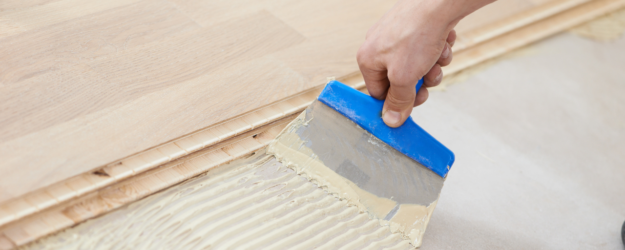 Pose de parquet collé | Étape par étape | Brico.be